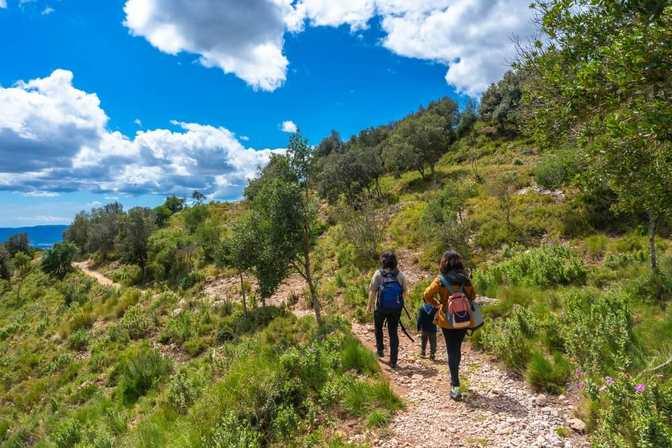 Pueblos blancos y antiguos senderos de Andalucía
