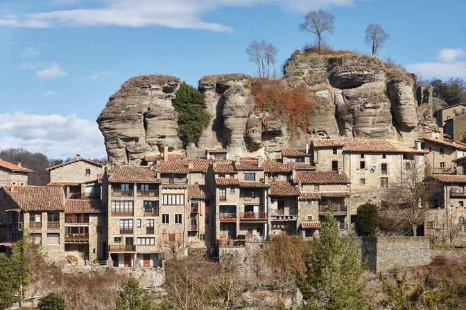 Calles de piedra y castillos: la Cataluña medieval que merece una visita